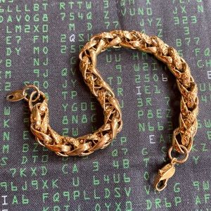 Nice Vintage Thick Gold Plated Chain Bracelet. 7.5”